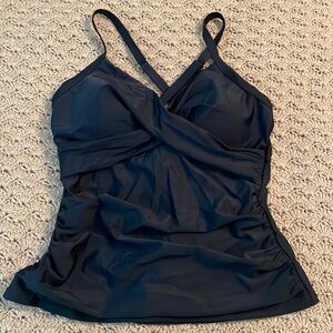 B2PRITY black bathing suit top - new with tags - L